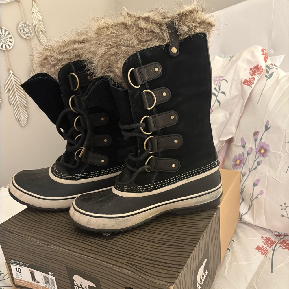 Sorel Black and Tan Joan of Arctic Fur-Lined Boots
